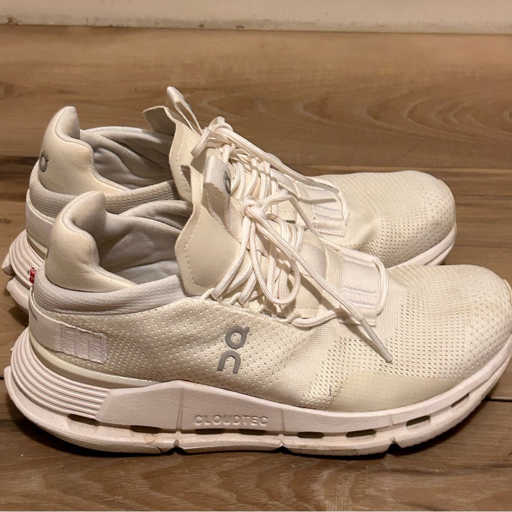On Cloud Women's 6.5 Cloudnova Running  White Cloudtec Sneakers